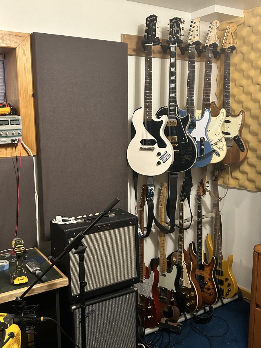 Fender Music Gear Setup by unlivedmemories featuring Epiphone Les Paul Junior Billie Joe Armstrong Signature, Epiphone Les Paul Custom, and Fender Mustang (1964-1969) and 5 more pieces of gear