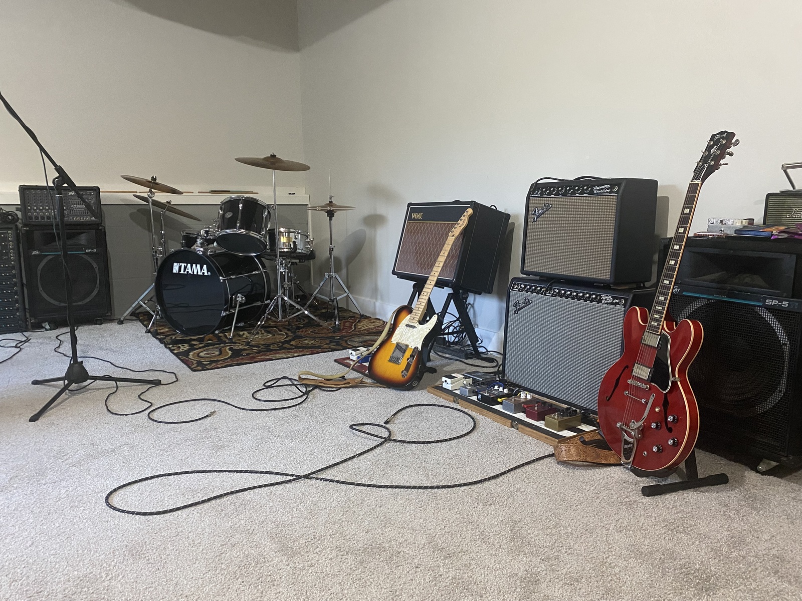 Country Pedalboard by tyler_mcswain featuring Gibson ES-335, Fender Telecaster, and Fender 65 Princeton Reverb 15W 1x10 Tube Guitar Combo Amp and 2 more pieces of gear