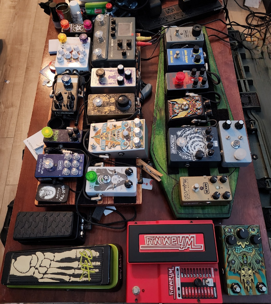 Metal Pedalboard by patrick_belanger featuring Beetronics FX Zzombee Filtremulator, DigiTech WH-5 Whammy V, and Beetronics FX Seabee Harmochorus and 14 more pieces of gear