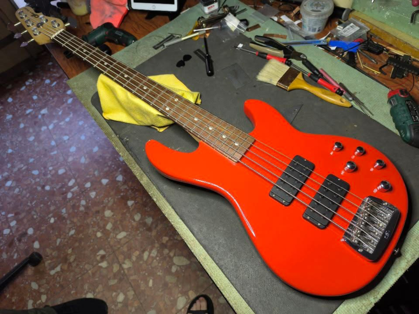 Music Gear Setup by rfmbass featuring G&L M-2500 5-String Rosewood