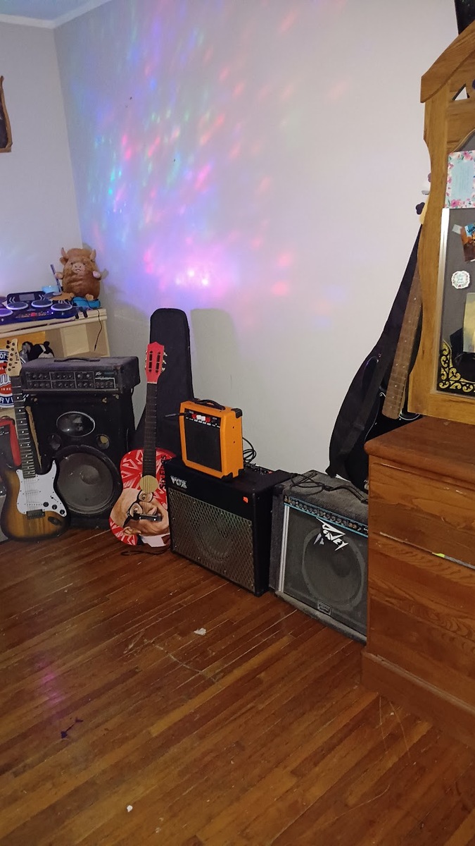 Amp Rig by hunterson featuring Vox AD50VT 1 x 12" Combo Amplifier, Squier Precision Affinity PJ, and Peavey Bandit 112 solo series and 6 more pieces of gear