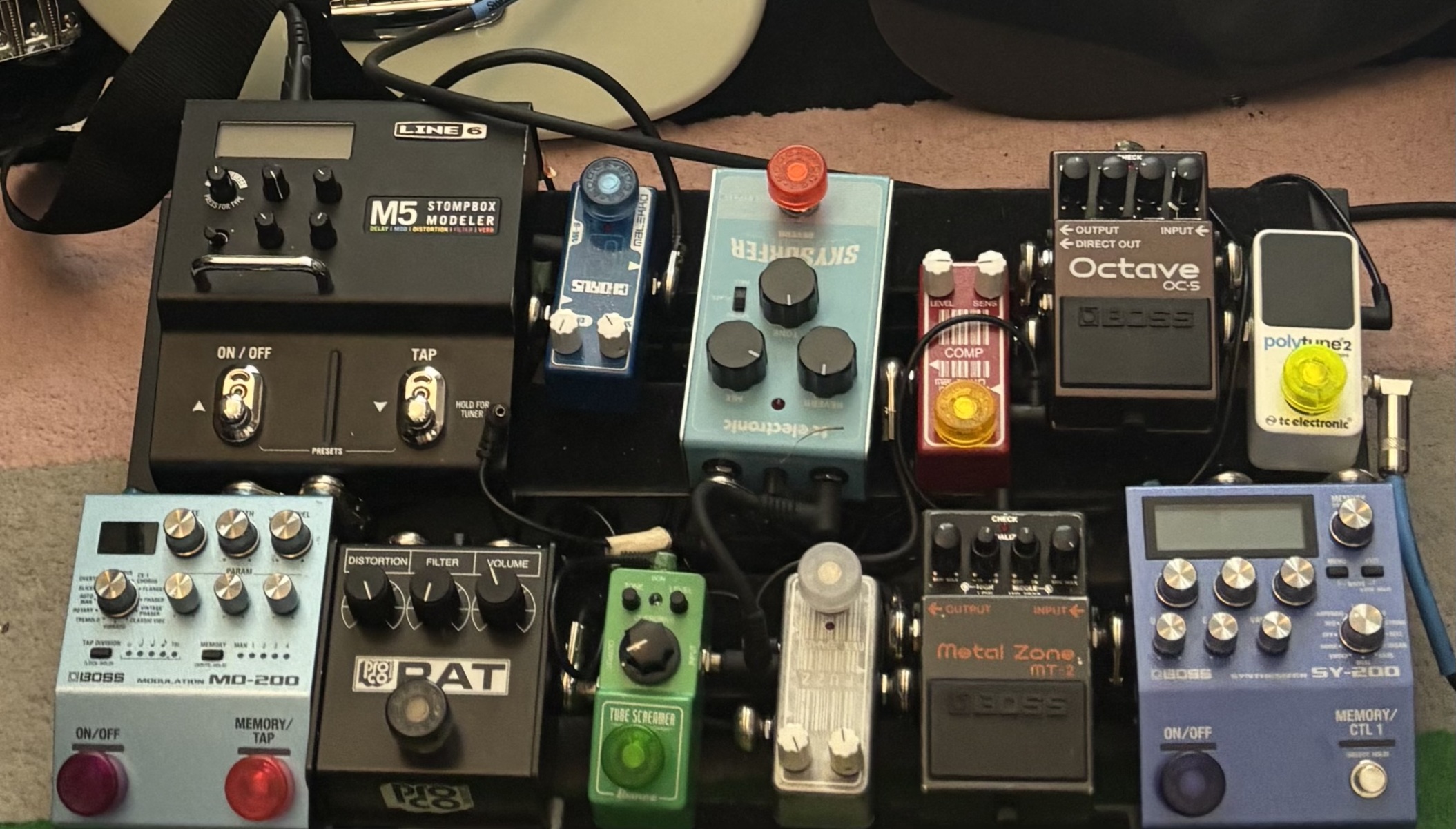 Metal Pedalboard by grumbl35 featuring Line 6 M5 Stompbox Modeler, Boss MD-200 Modulation, and Malekko Heavy Industry Omicron Series Compressor and 9 more pieces of gear