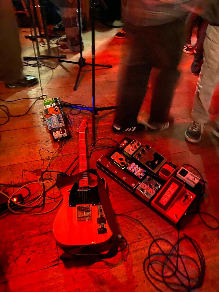 Pedalboard by fred_mile1 featuring Pedaltrain Classic 2, DigiTech WH-5 Whammy V, and Akai Analog Custom Shop Chorus and 8 more pieces of gear
