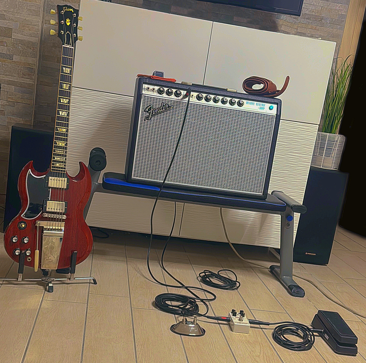 Metal Pedalboard by stevemadden666 featuring Gibson SG Custom Shop 1964 Reissue LH, Fender '68 Custom Deluxe Reverb, and Dunlop GCB-95 Cry Baby and 1 more piece of gear