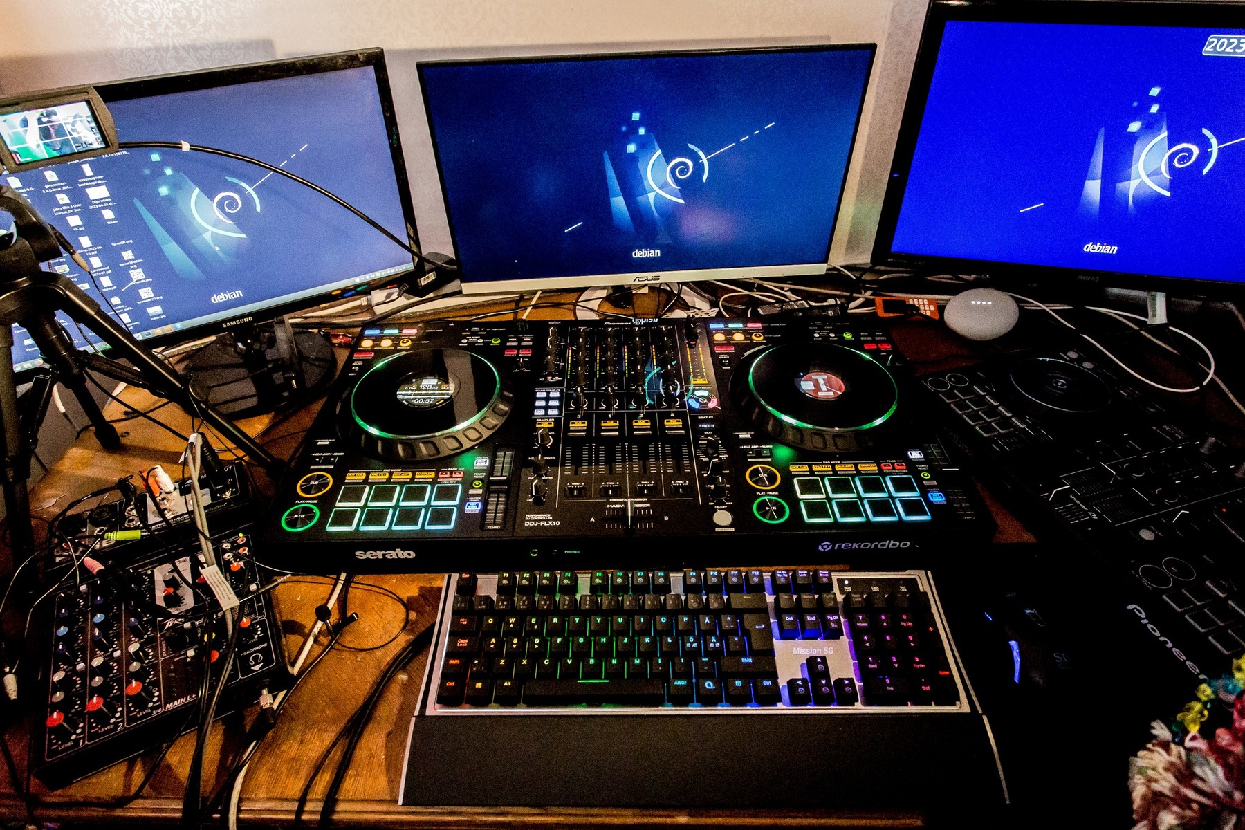 Electronic DJ Setup by tornevall featuring Pioneer DJ DDJ-FLX10, Pioneer DDJ-400, and Peavey PV 6 USB Mixer
