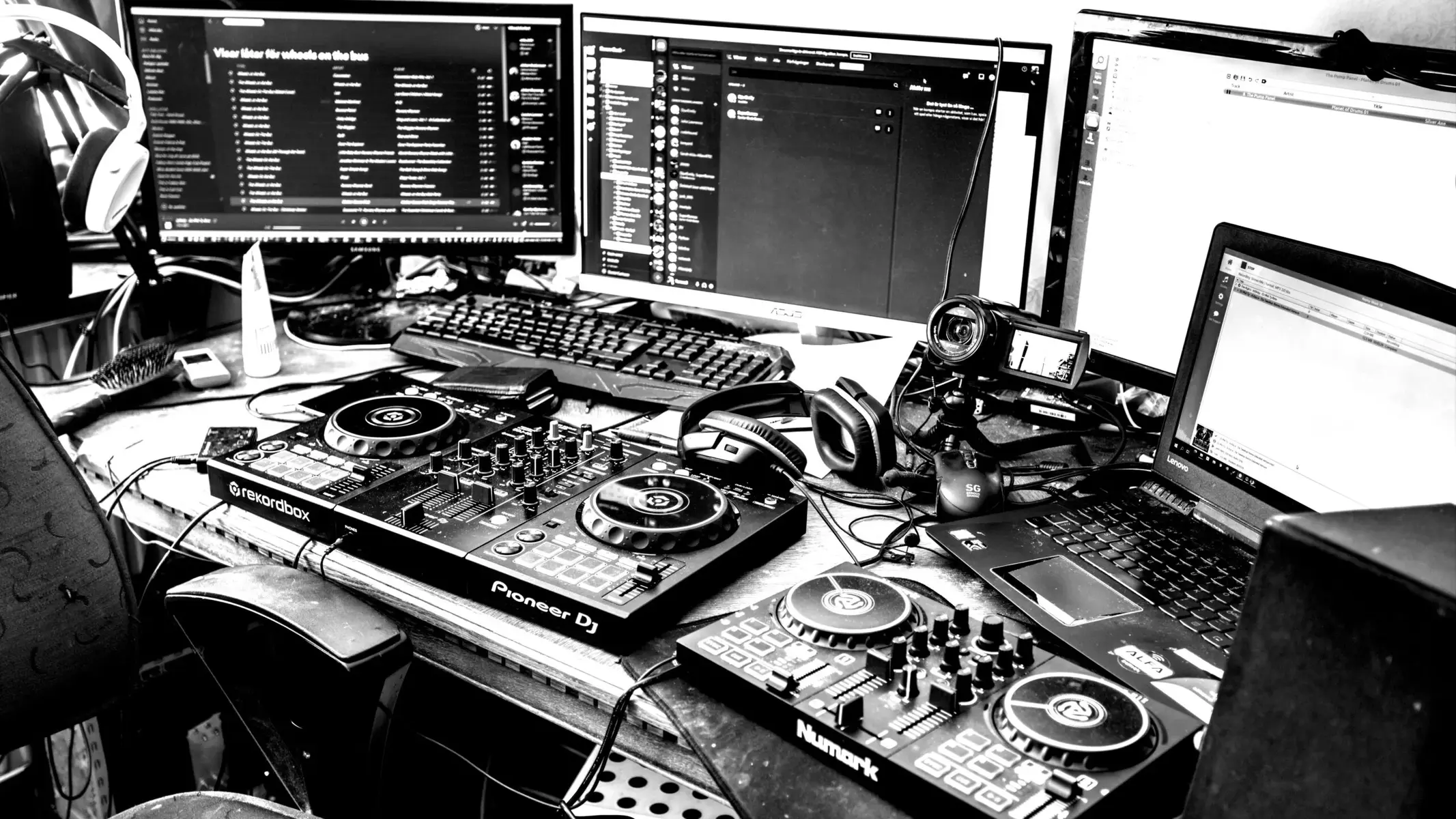 Hip Hop Music Gear Setup by tornevall featuring Pioneer DDJ-400 and Numark Party Mix DJ Controller