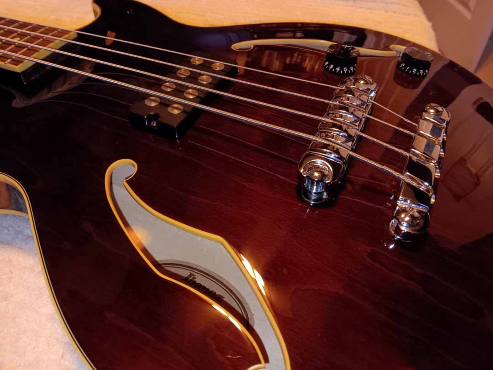 Music Gear Setup by jeremy_crockett featuring Ibanez Artcore AGB140 Semi-Hollowbody