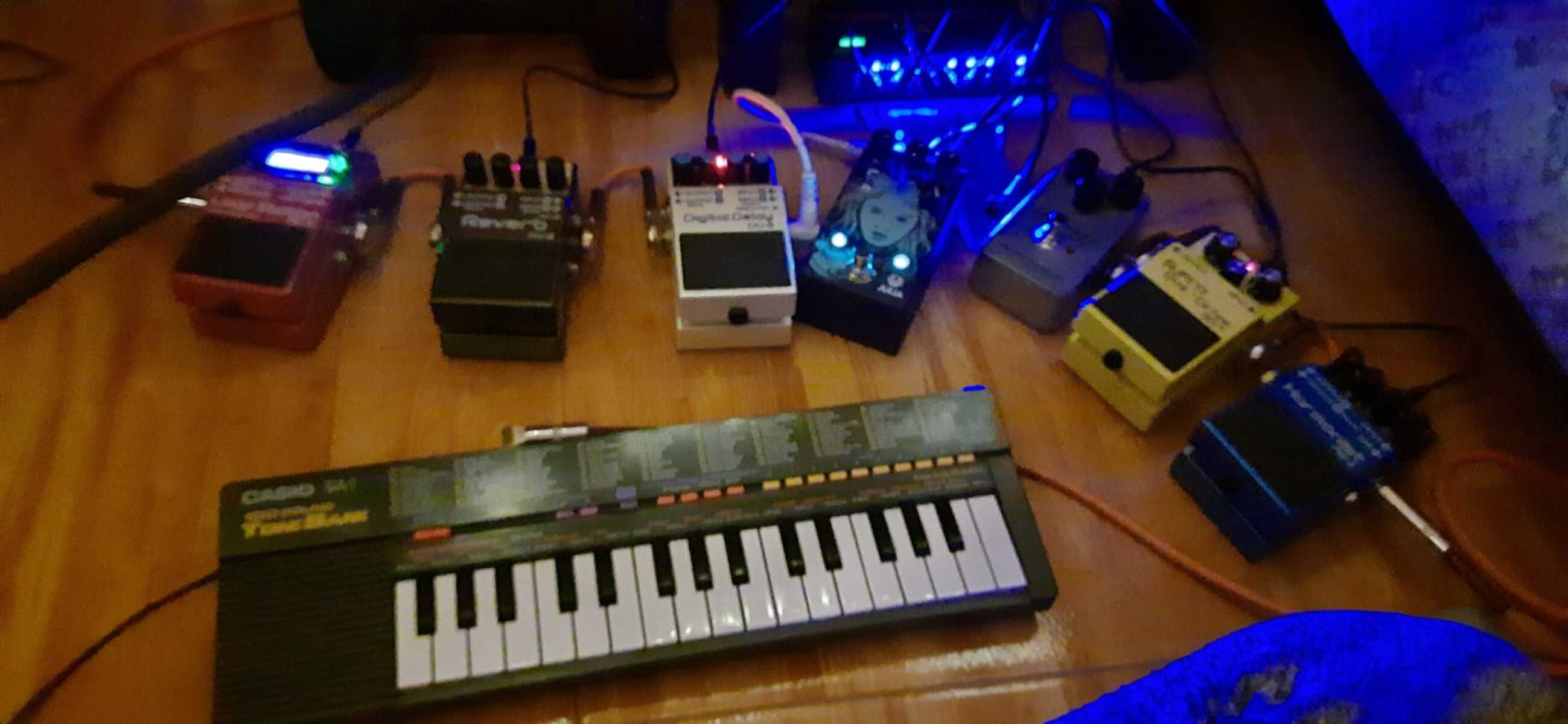 Electronic Studio Setup by el_monje featuring Boss RV-6 Reverb, Boss DD-8 Digital Delay, and Electro-Harmonix Triangle Big Muff Pi Reissue and 7 more pieces of gear