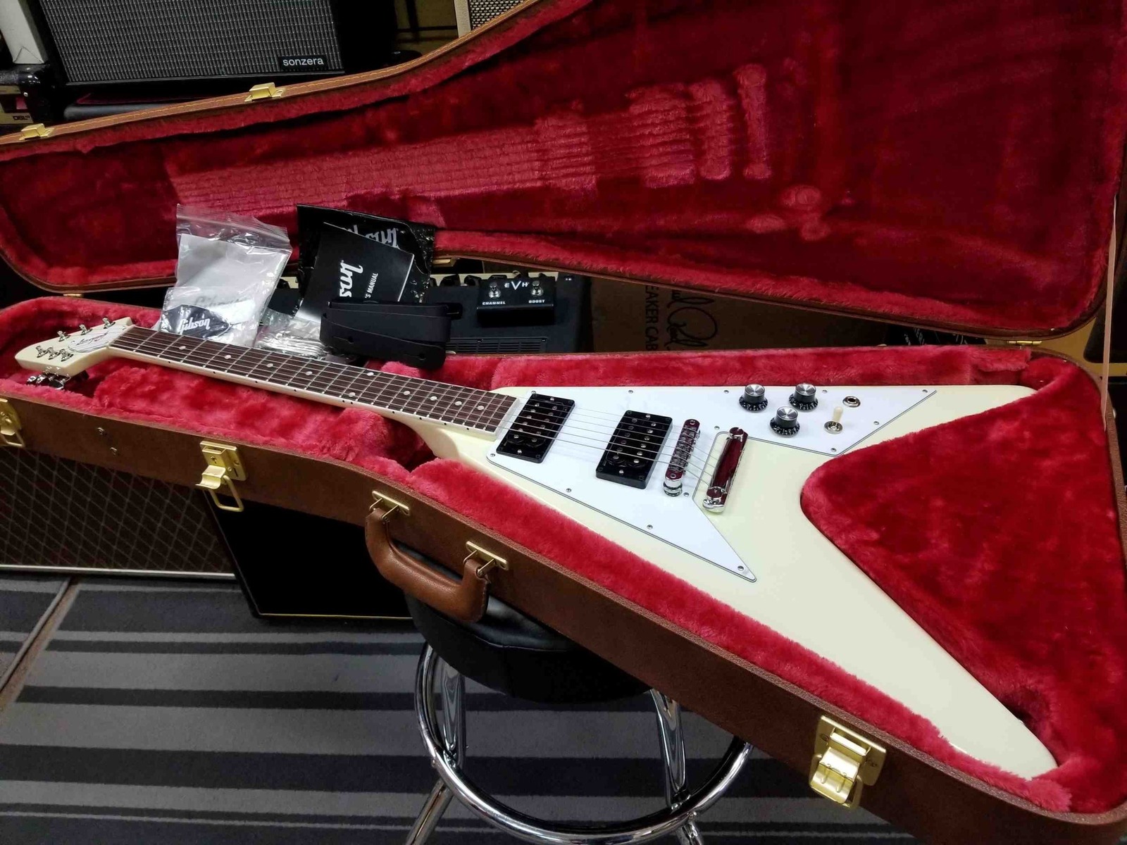 Blues Music Gear Setup by jonas_velazquez featuring Epiphone Korina Flying V