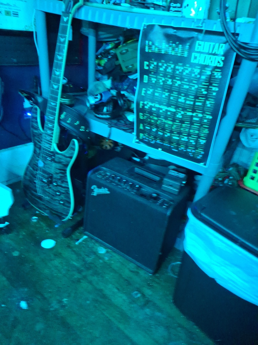 Schecter Amp Rig by james_k featuring Fender Mustang LT25 25W and Schecter Omen Extreme-6