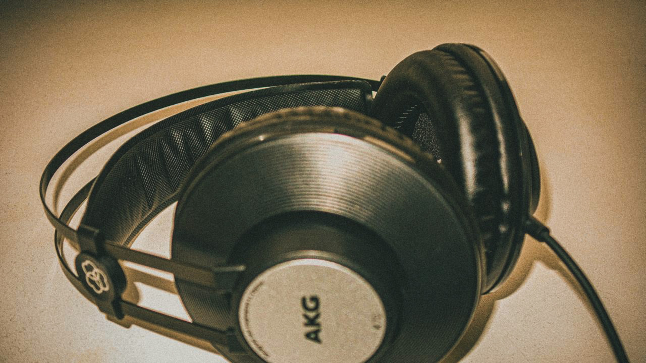 DJ Setup by tymofii_androshchuk featuring AKG K72 Closed Back Studio Headphones