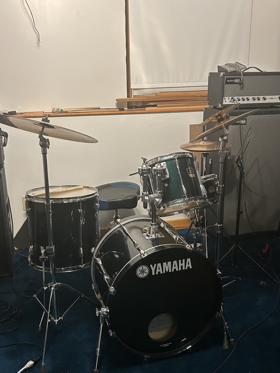 Yamaha Drum Kit by unlivedmemories featuring Sunn Sentura II Guitar Amplifier Head and Yamaha Stage Custom