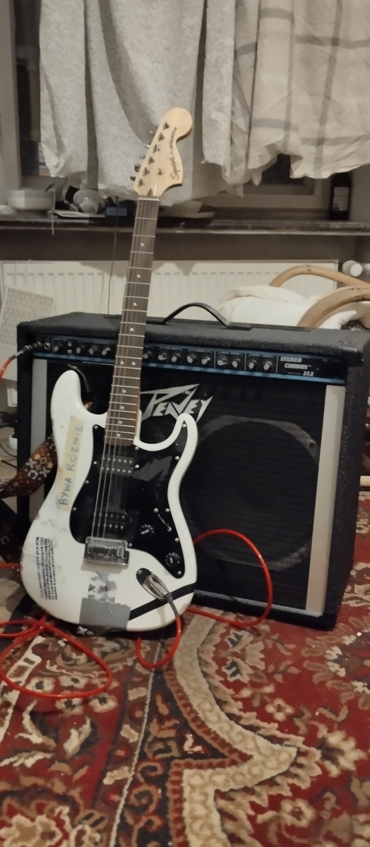 Peavey Amp Rig by sebek1pol featuring Squier Affinity HH Stratocaster and Peavey Stereo Chorus 212