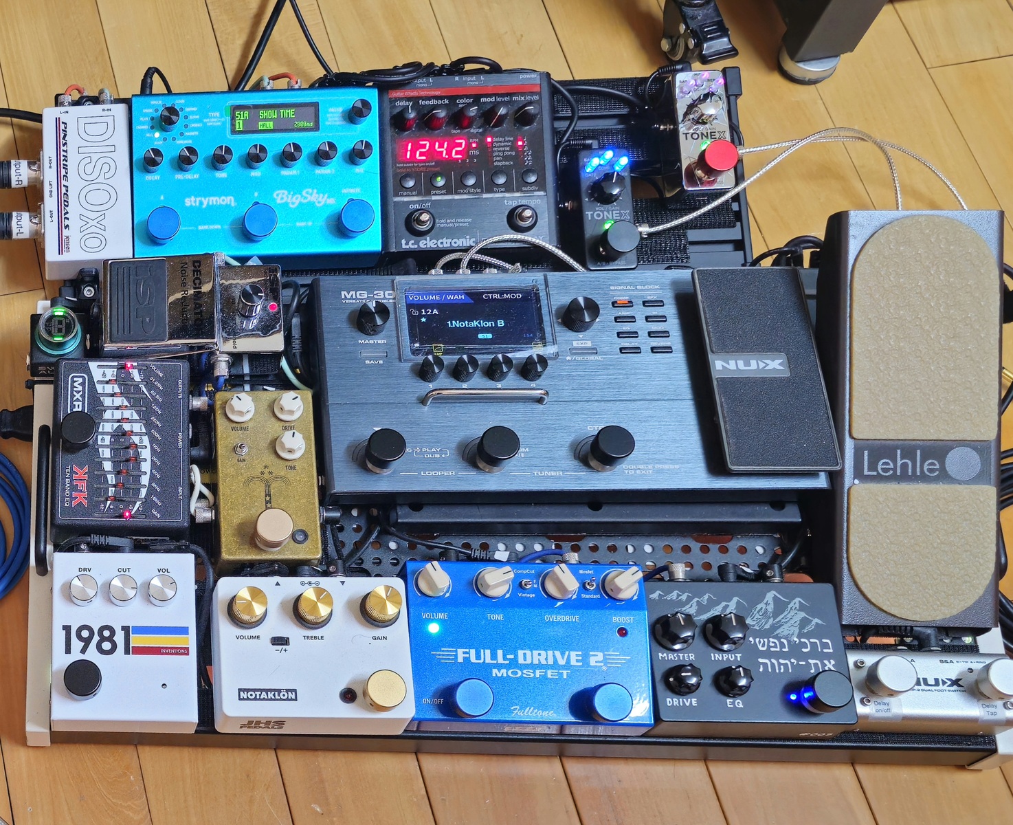 Metal Pedalboard by jcellery featuring Temple Audio DUO 24 Templeboard, Lehle Mono Volume, and Nux MG-30 multi effect and 10 more pieces of gear