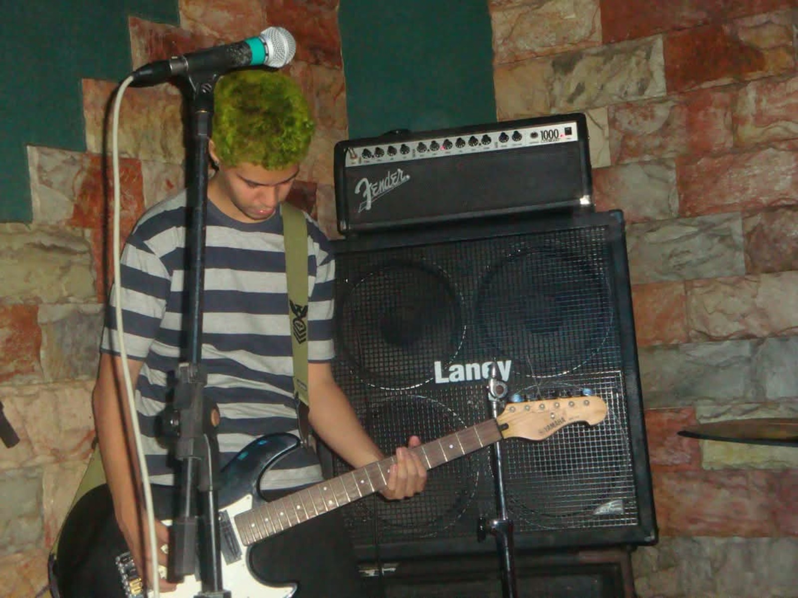 Live Rig by joaoribeiro featuring Fender Roc Pro 1000 (Head), Laney LX 4x12 Cabinet, and Shure SM58 and 2 more pieces of gear