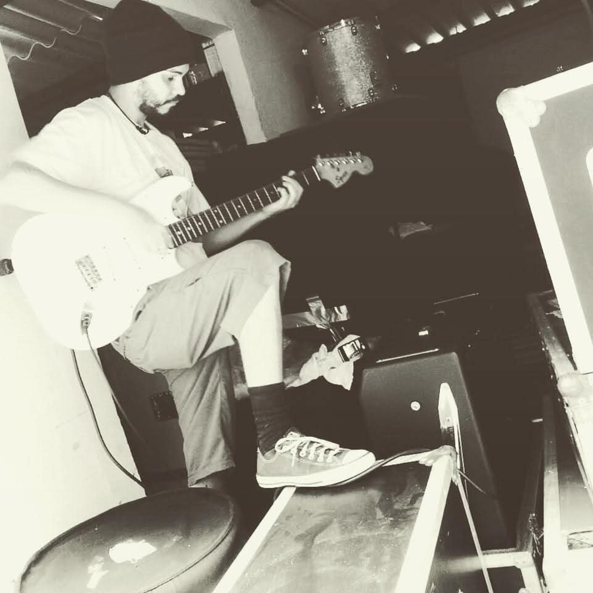 Electronic Studio Setup by joaoribeiro featuring Fender  '65 Twin Reverb, Tama Starclassic (Maple), and Squier Stratocaster