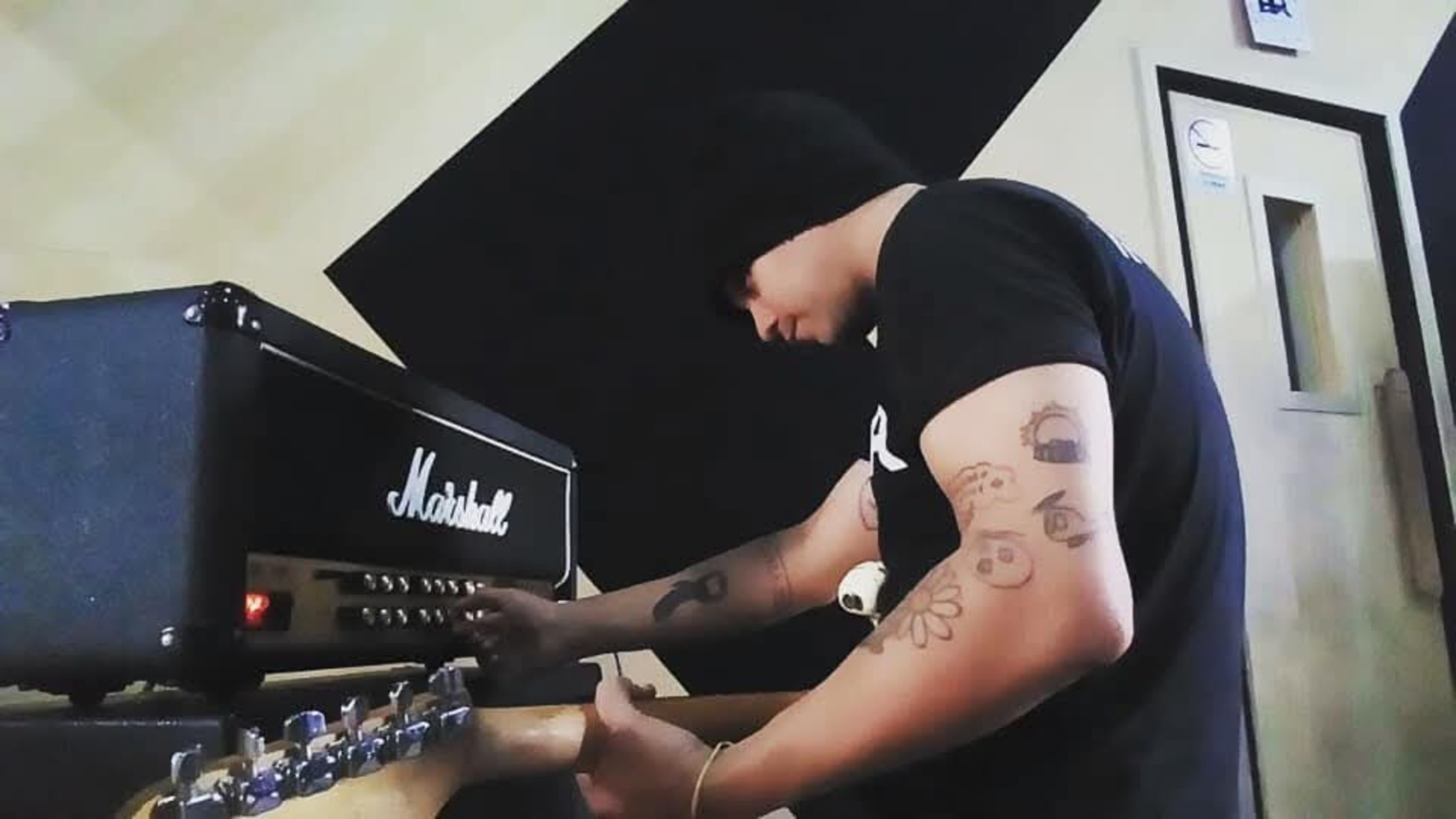 Metal Studio Setup by joaoribeiro featuring Marshall JCM2000 TSL 100 Triple Super Lead 3-Channel 100-Watt Guitar Amp Head and Squier Stratocaster SSS Olympic White