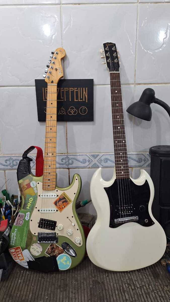 Metal Music Gear Setup by joaoribeiro featuring Fender Mexican Stratocaster, Gibson SG Melody Maker, and Seymour Duncan SH-4/TB-4 JB and 7 more pieces of gear