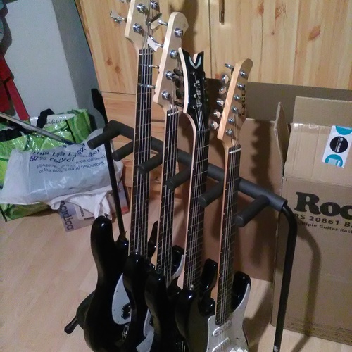Photo of Dean Vendetta XM 7-String and more gear in a guitar and bass