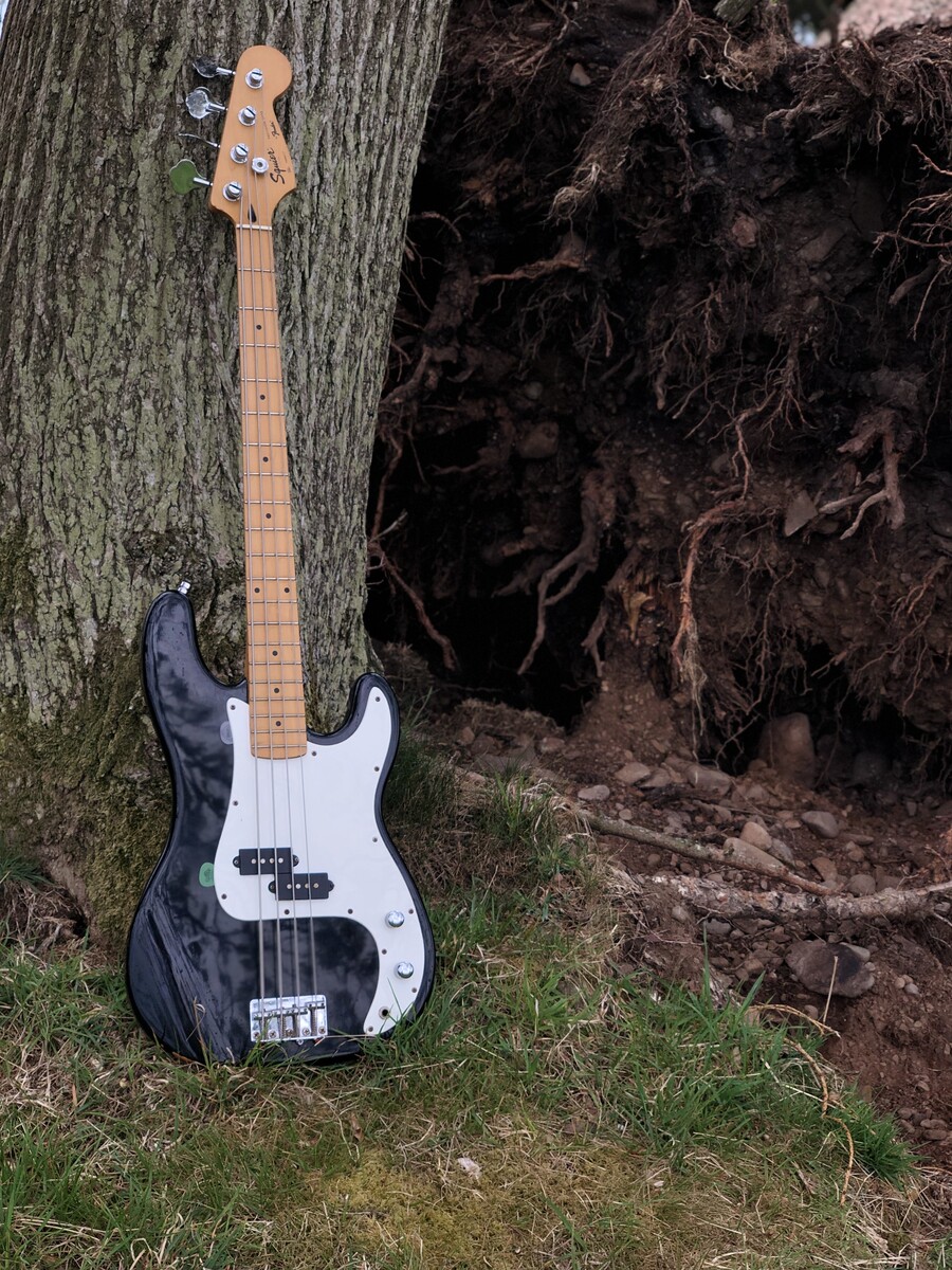 Music Gear Setup by i7extreme featuring Squier Precision Bass