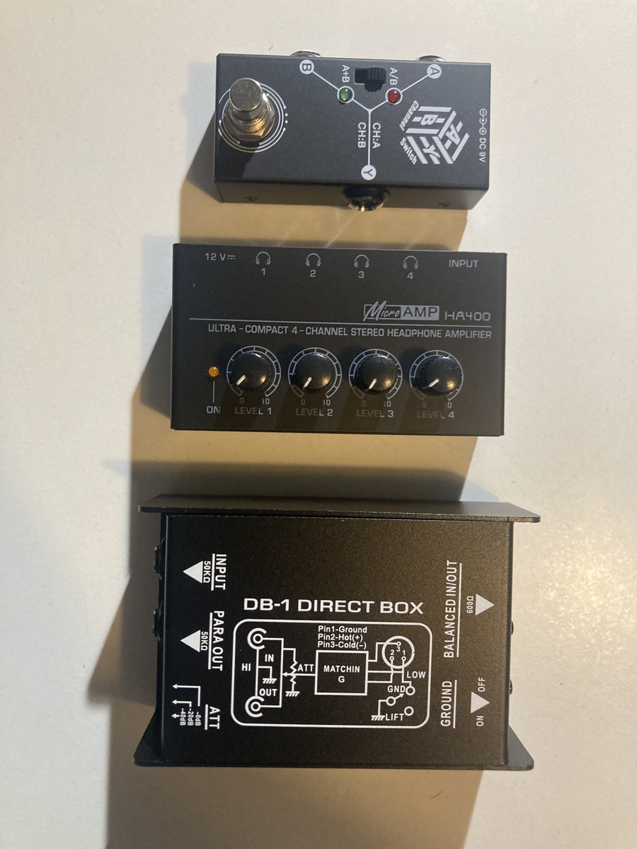 Mooer Pedalboard by alecani featuring Mooer Micro ABY MKII Channel Switch and Behringer MicroAMP HA400 4-Ch Headphone Amplifier