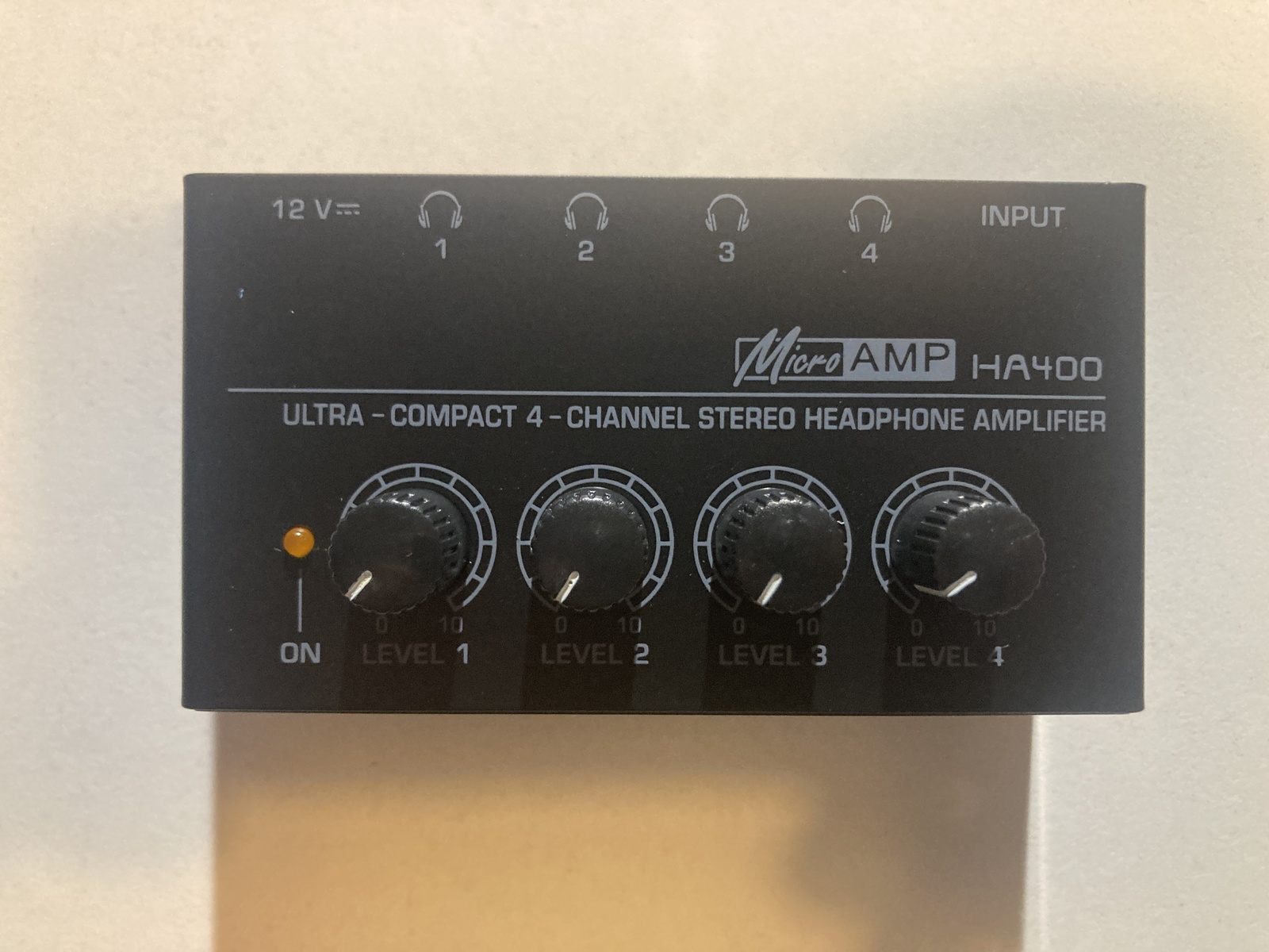 Pedalboard by alecani featuring Behringer MicroAMP HA400 4-Ch Headphone Amplifier