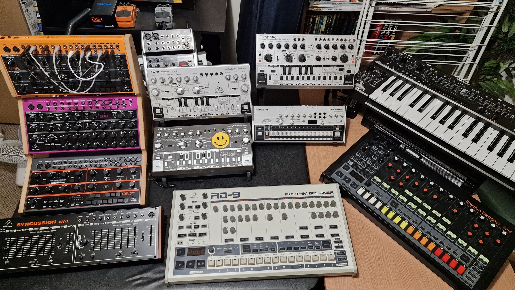 Studio Setup by randomelements featuring Behringer RD-9