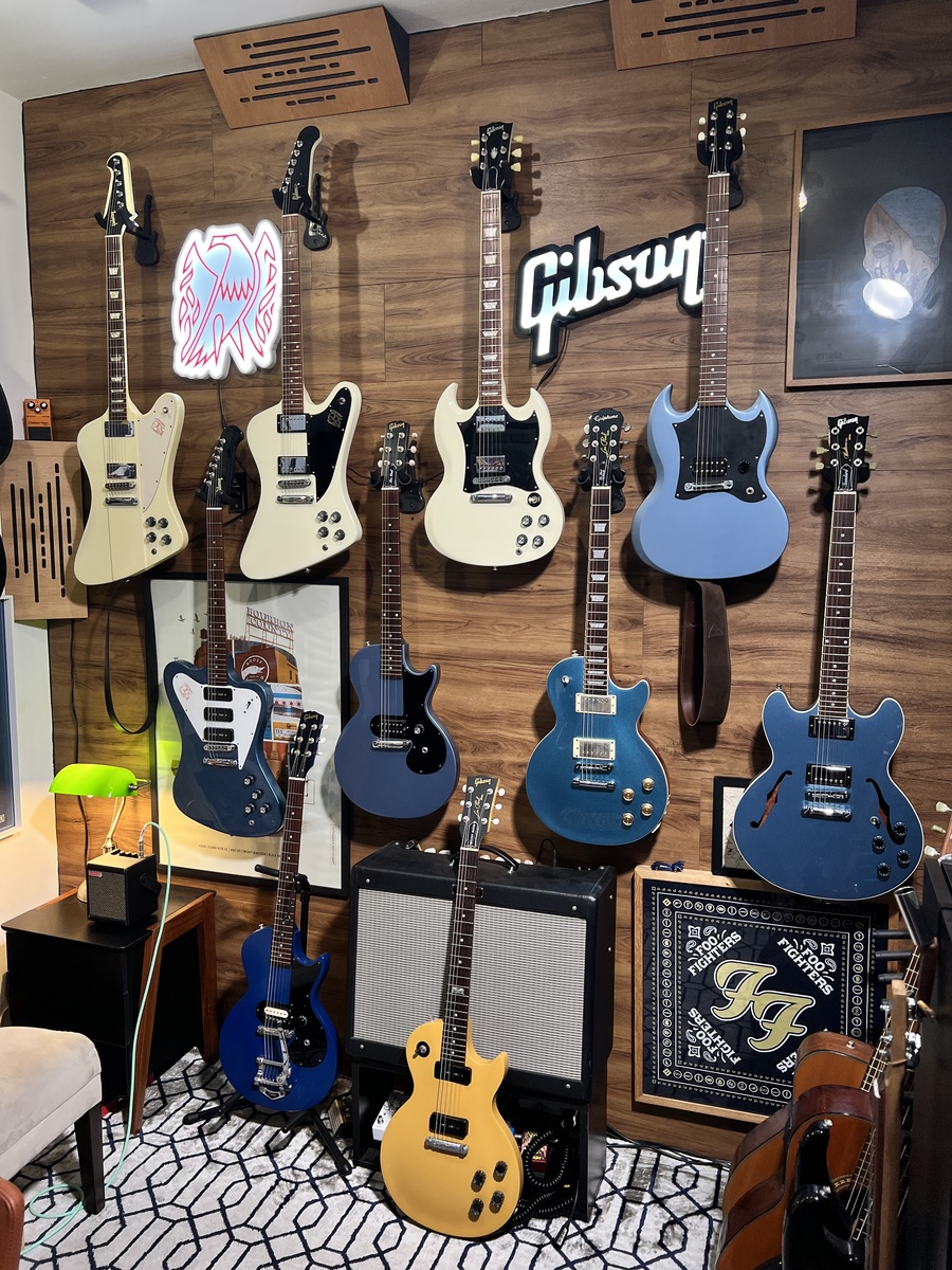Gibson Studio Setup by joaodefreitas featuring Gibson Firebird V 2009 Reissue, Gibson Firebird T 2017, and Gibson SG Standard Special and 7 more pieces of gear