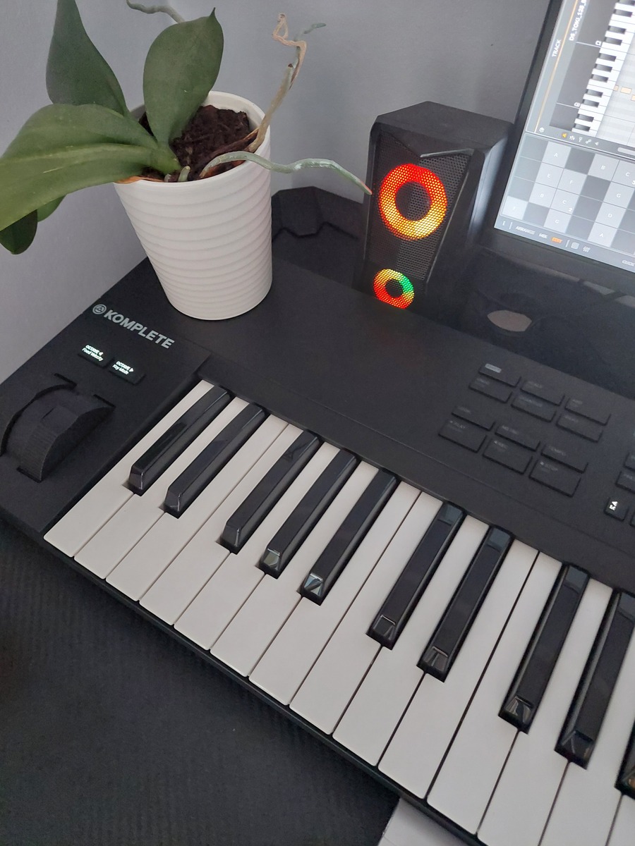 Music Gear Setup by spiteislost featuring Native Instruments Komplete Kontrol A61