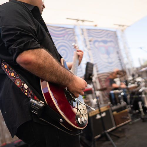 Photo of Sixpence and more gear in a guitar, live, and closeup