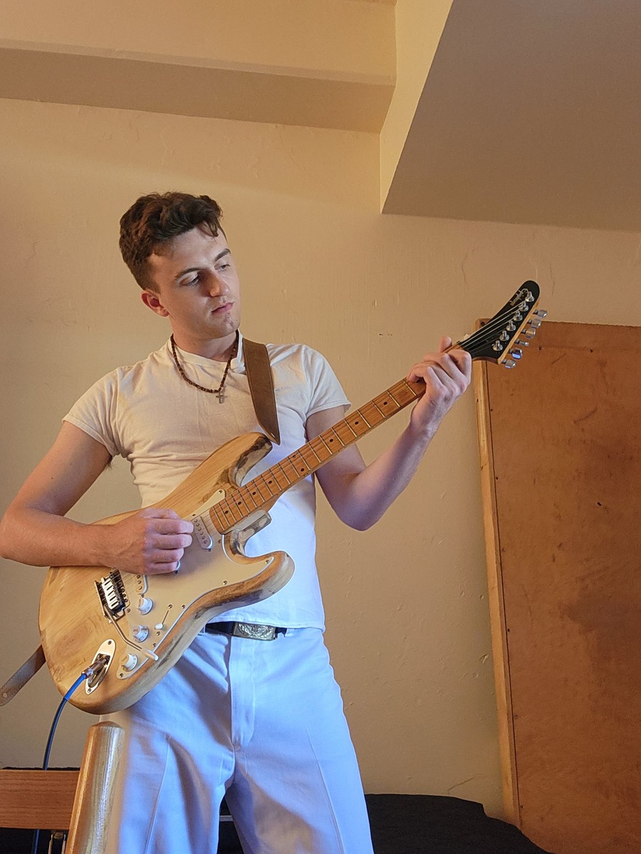 Music Gear Setup by klabunde featuring Squier Stratocaster