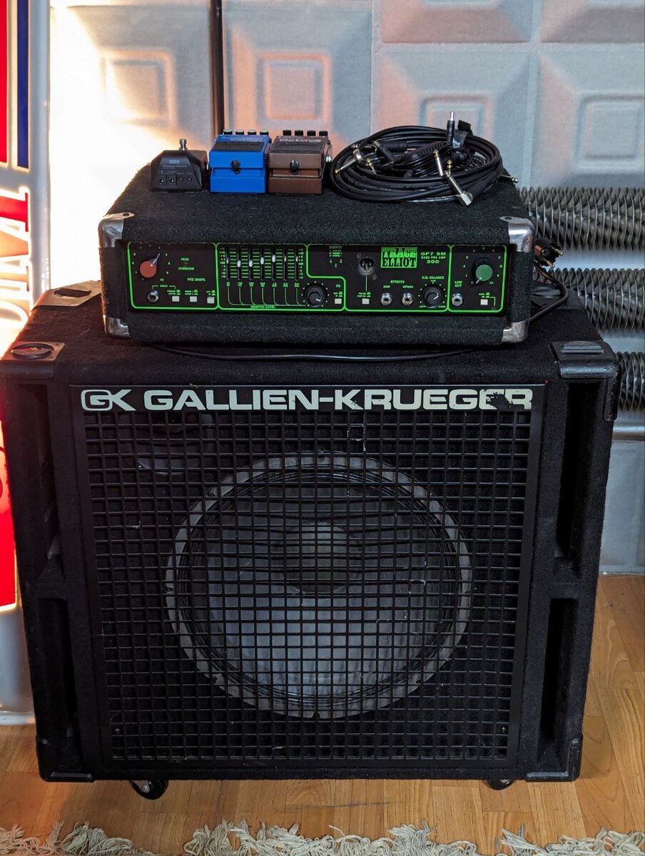 Gallien-Krueger Studio Setup by fishborvan featuring Gallien-Krueger 115RBH 1x15 Bass Cab and Trace Elliot GP7 SM 7-Band Bass Preamp