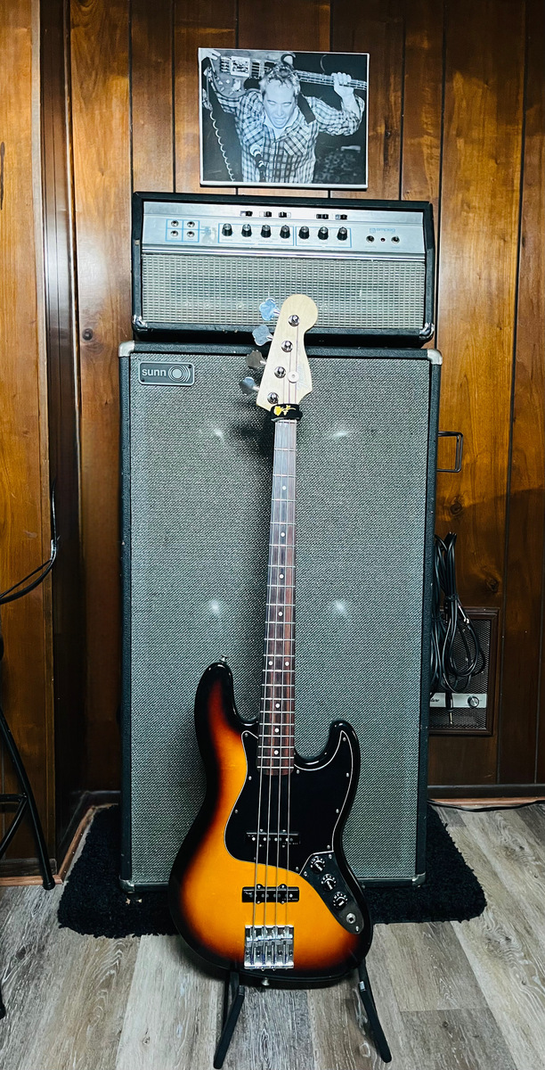 Amp Rig by deltalevelsocialclub featuring Ampeg SVT "Blue Line", Sunn Bass Cabinet, and Fender Standard Jazz Bass