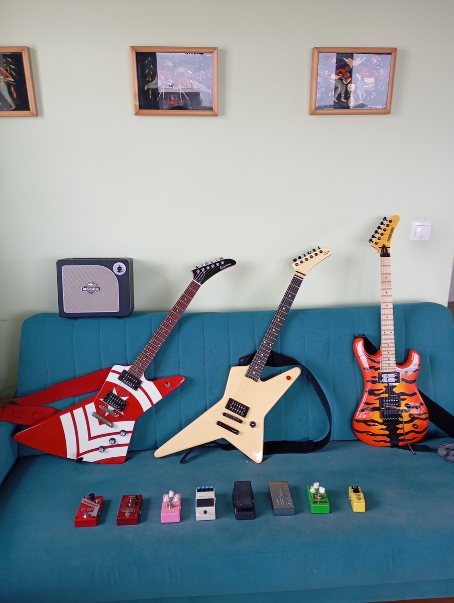 Metal Pedalboard by strachowyj featuring Epiphone Ltd. Ed. Jason Hook M-4 Explorer, EVH Limited Edition Star TOM, and Kramer Pacer/Baretta Vintage Mutt and 11 more pieces of gear