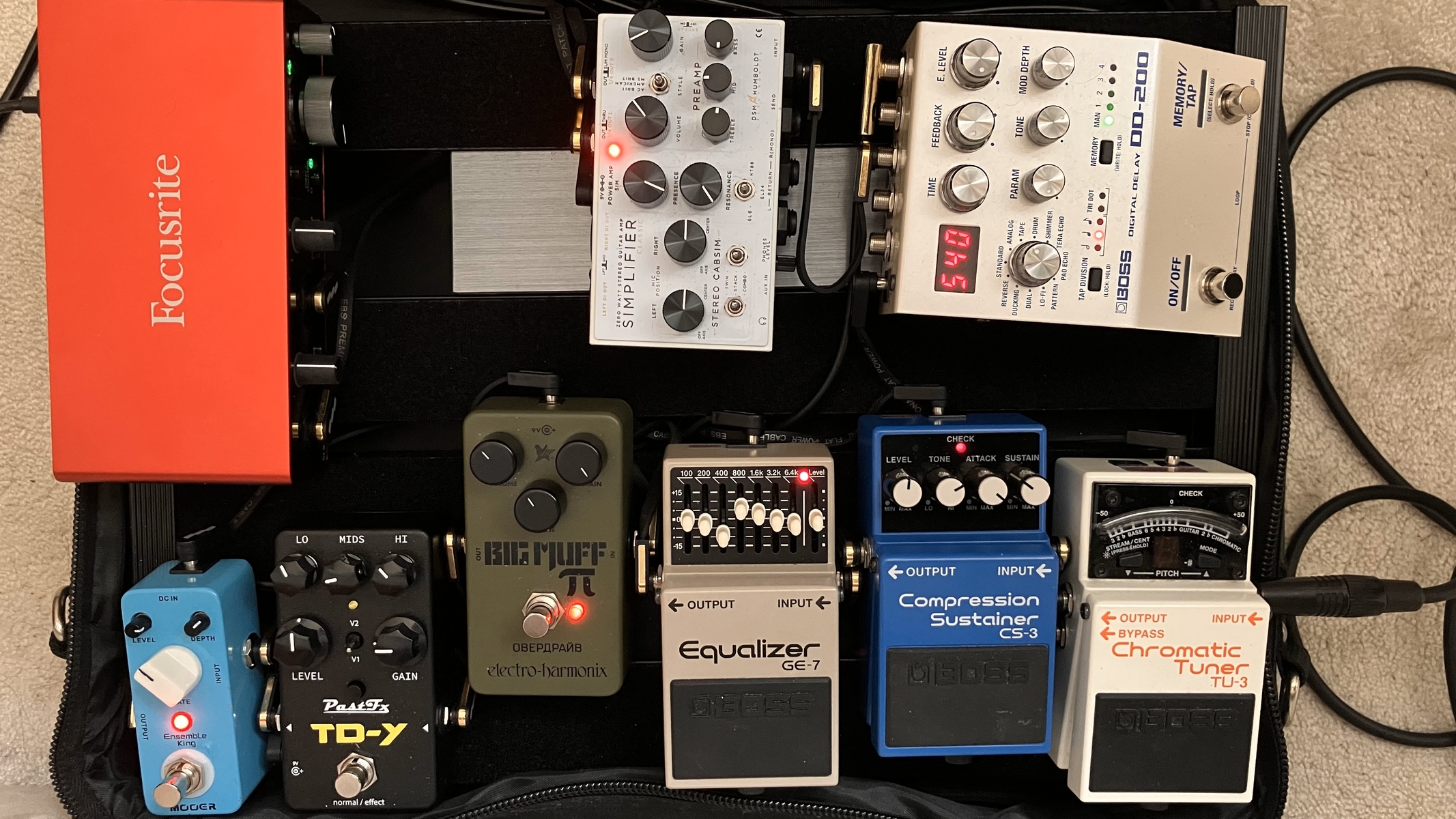 Boss Pedalboard by marcin_kelar featuring DSM & Humboldt Electronics Simplifier, Boss DD-200 Digital Delay, and Boss TU-3 Chromatic Tuner and 7 more pieces of gear