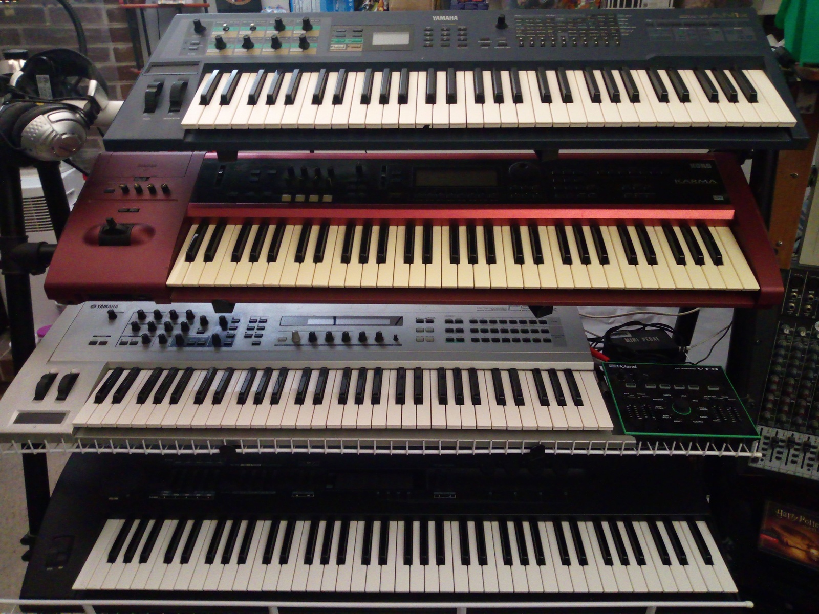 Electronic Synth Setup by dkdivedude featuring Yamaha AN1x, Korg Karma, and Yamaha CS6x Synthesizer and 2 more pieces of gear