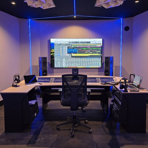 Photo of Apple Logic Pro and more gear in a studio