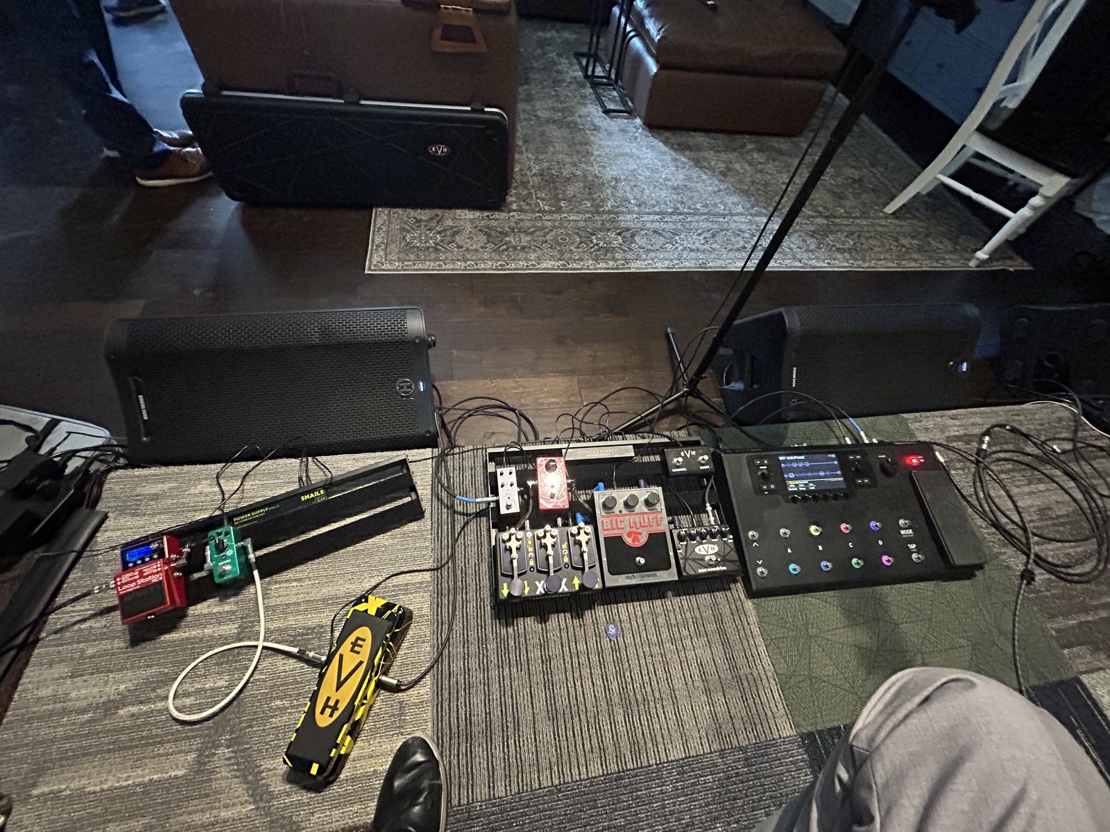 Metal Pedalboard by mandomvp featuring Electro-Harmonix Big Muff Pi, Dunlop EVH 95 Signature Wah, and MXR EVH 5150 Overdrive and 6 more pieces of gear