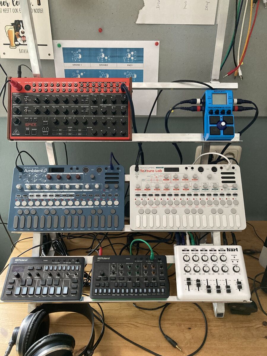 Studio Setup by arjendv featuring Behringer Spice Analog Semi-modular Polyrhythmic Synthesizer, Zoom MS-70CDR+ MultiStomp Chorus/Delay/Reverb Pedal, and Sonicware LIVEN Ambient Ã and 4 more pieces of gear