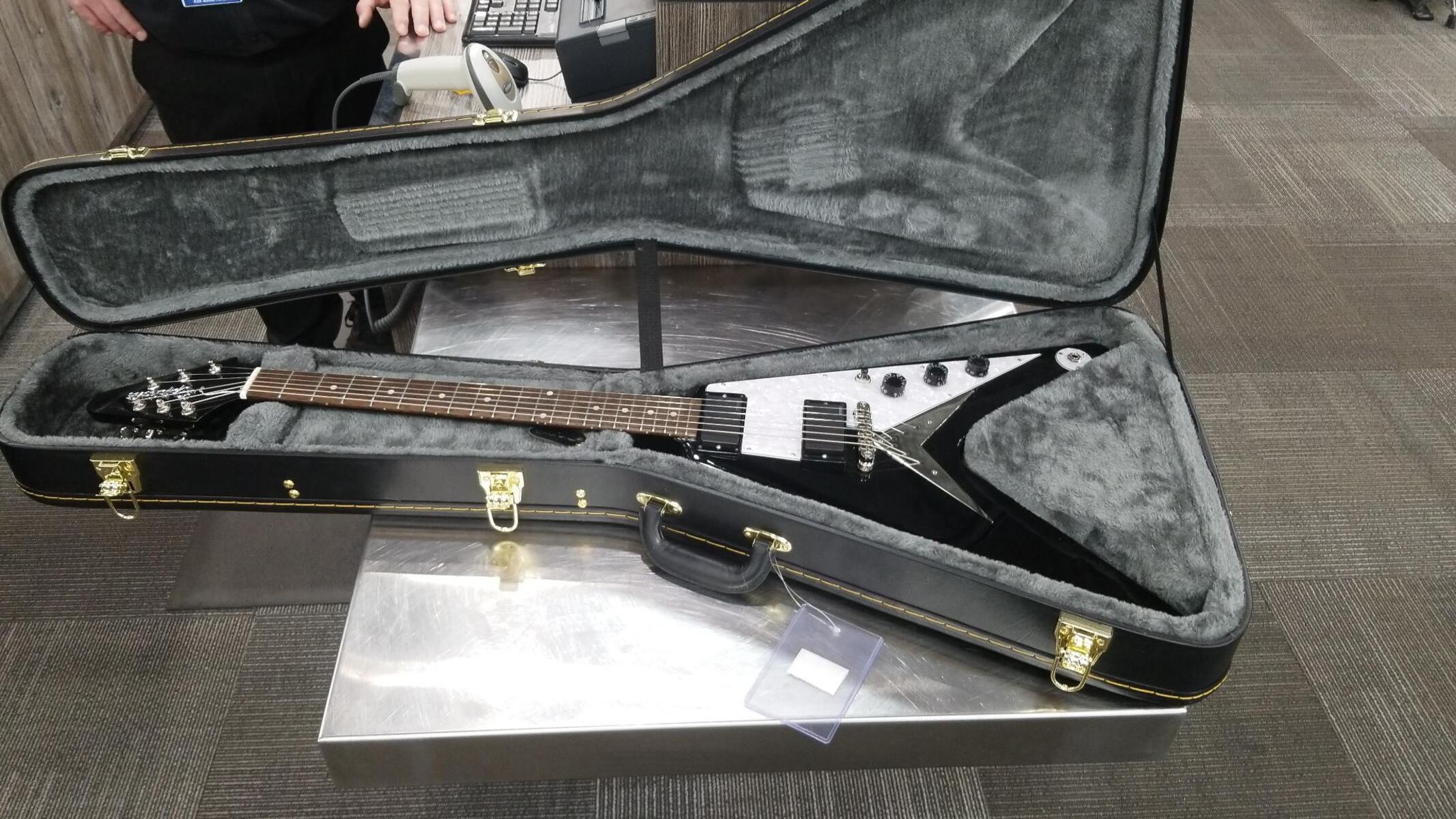 Music Gear Setup by erik_bailey featuring Epiphone Flying V (Inspired by Gibson Series)