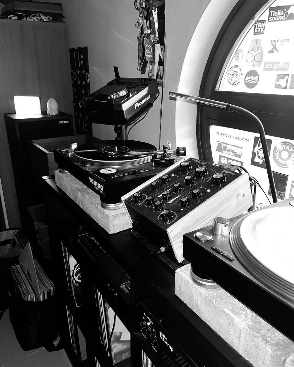 Pioneer DJ Setup by scassomusic featuring omnitronic trm 202, Pioneer PLX-500, and Pioneer CDJ-400