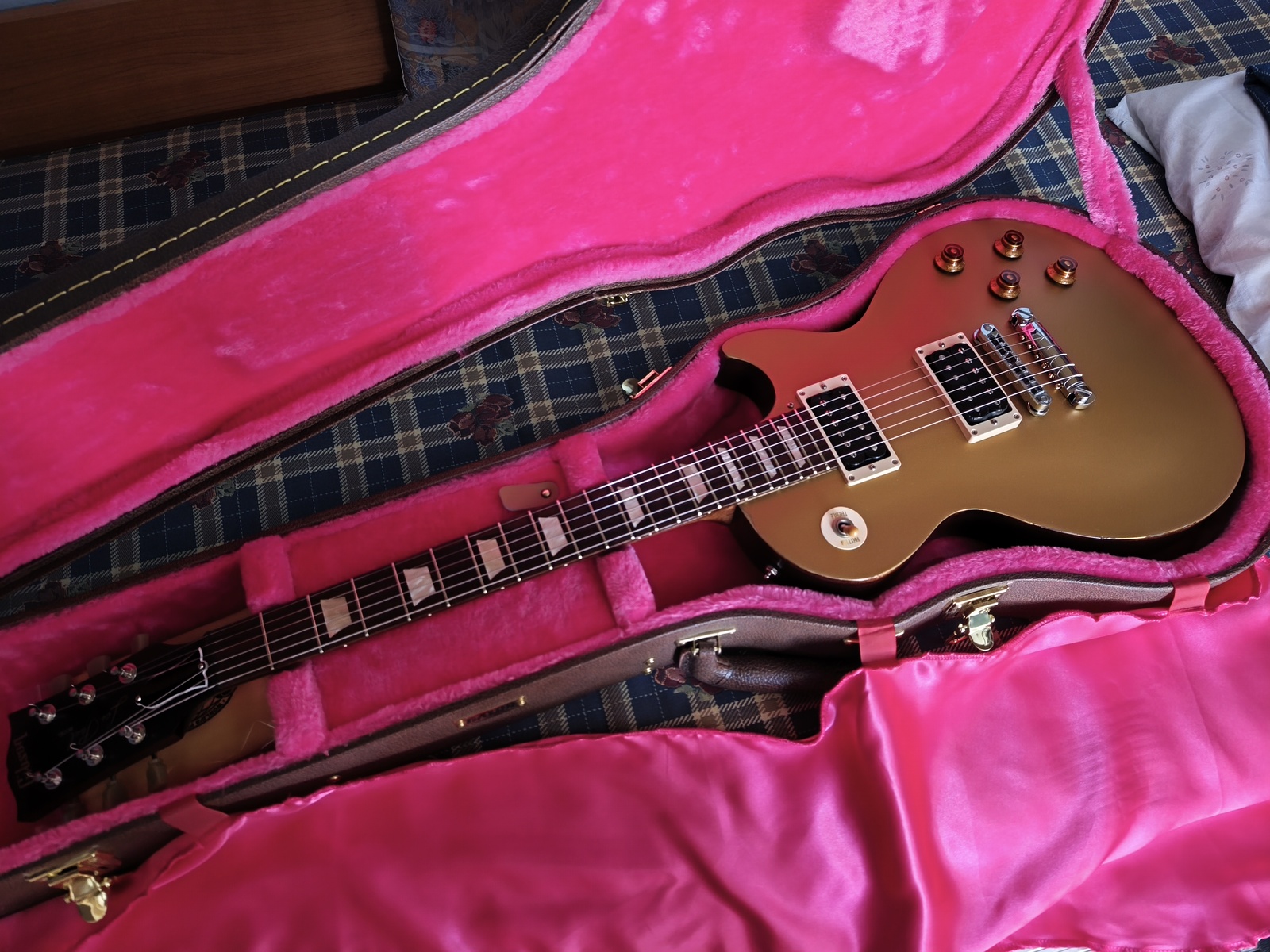 Music Gear Setup by george_pantsios featuring Gibson Les Paul Tribute 50's Goldtop