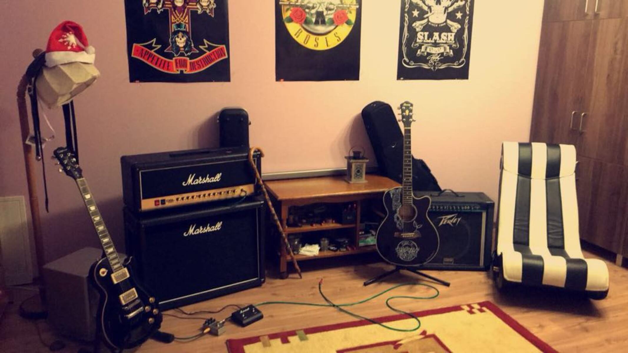 Metal Amp Rig by romeo_kelemen featuring Marshall DSL100H, Marshall MX212R 2x12 Speaker Cab, and Epiphone Les Paul Standard and 3 more pieces of gear