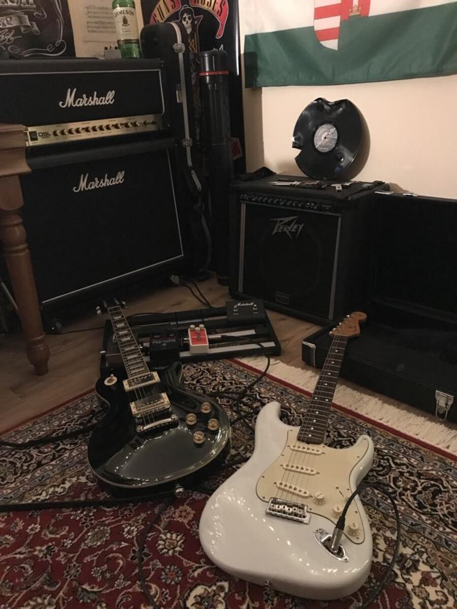 Metal Amp Rig by romeo_kelemen featuring Epiphone Les Paul Standard, Marshall DSL100H, and Peavey Bandit 112 solo series and 4 more pieces of gear