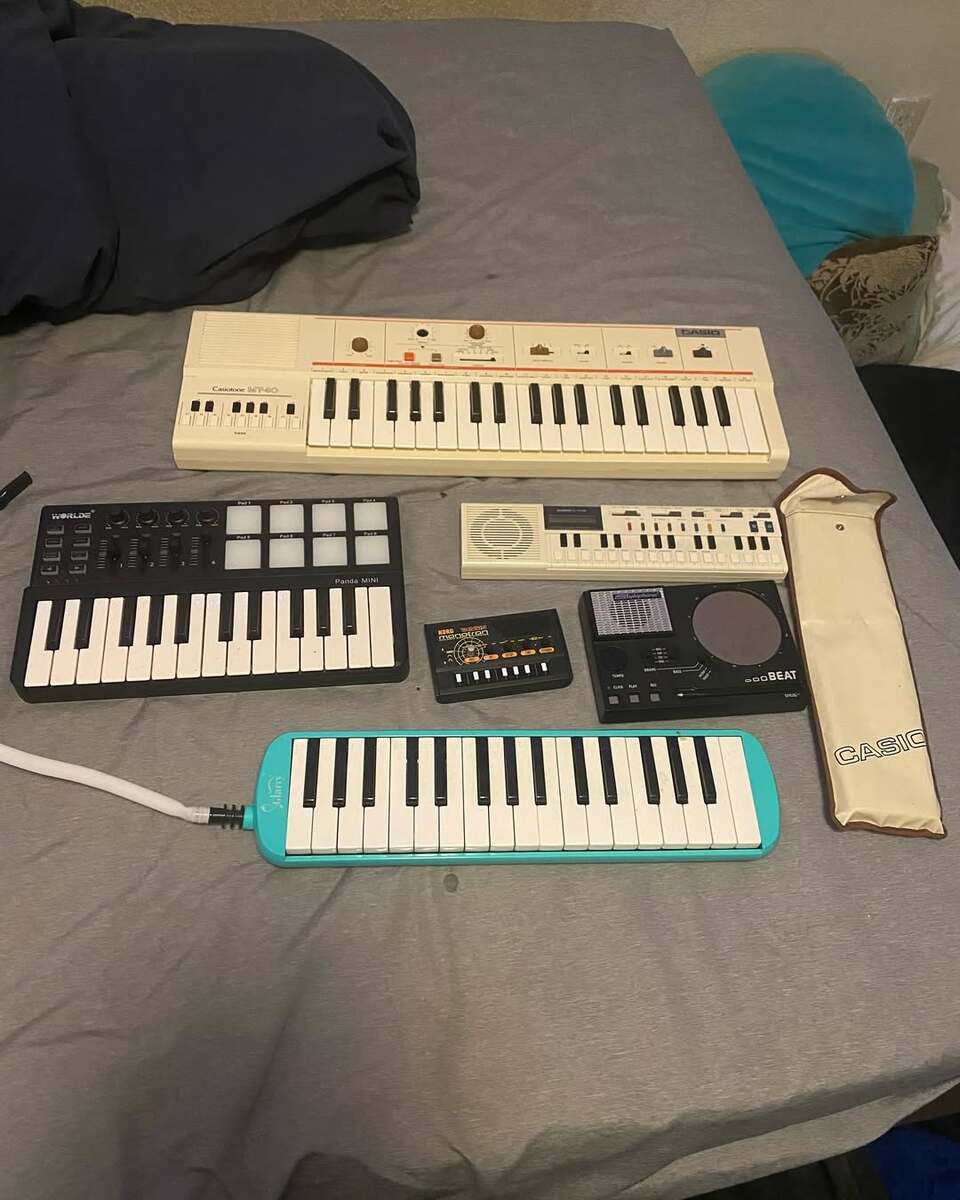 Electronic Synth Setup by doppler featuring Casio Casiotone MT-40, Casio VL-1, and Korg Monotron DELAY Analog Ribbon Synthesizer and 2 more pieces of gear
