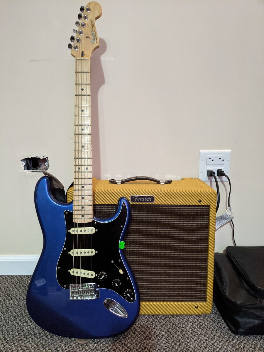 Amp Rig by fleetwood_crack featuring Fender Stratocaster Electric Guitar and Fender Blues Junior - Lacquered Tweed