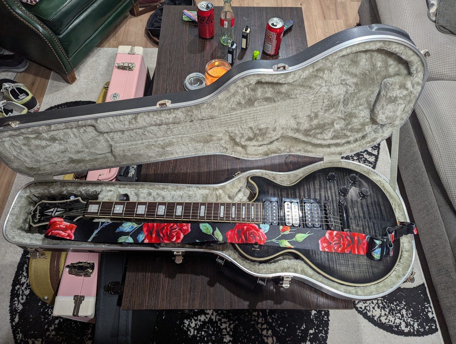 Music Gear Setup by fleetwood_crack featuring Epiphone Les Paul Custom 3 Plus, Roadrunner ABS Molded Single Cutaway Guitar Case, and DiMarzio Polyphia Cliplock strap