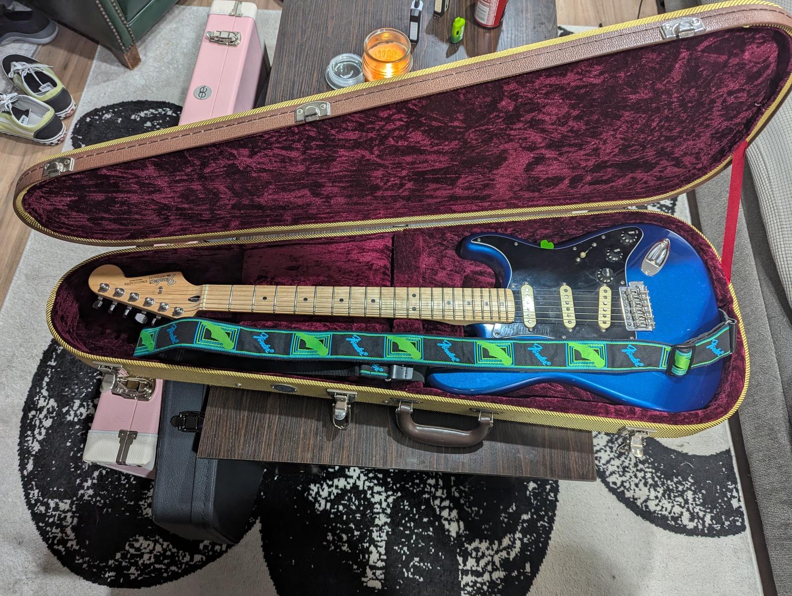 Music Gear Setup by fleetwood_crack featuring Fender Stratocaster Electric Guitar and Fender Neon Monogram Guitar Strap - Green/Blue