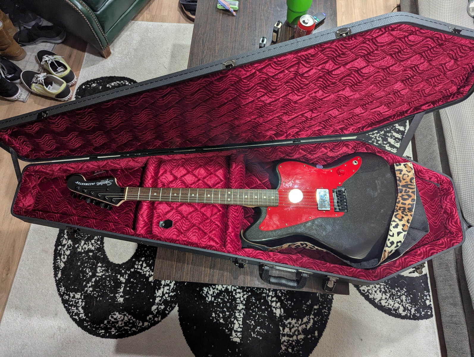 Metal Music Gear Setup by fleetwood_crack featuring Squier Affinity Jazzmaster and Coffin Cases