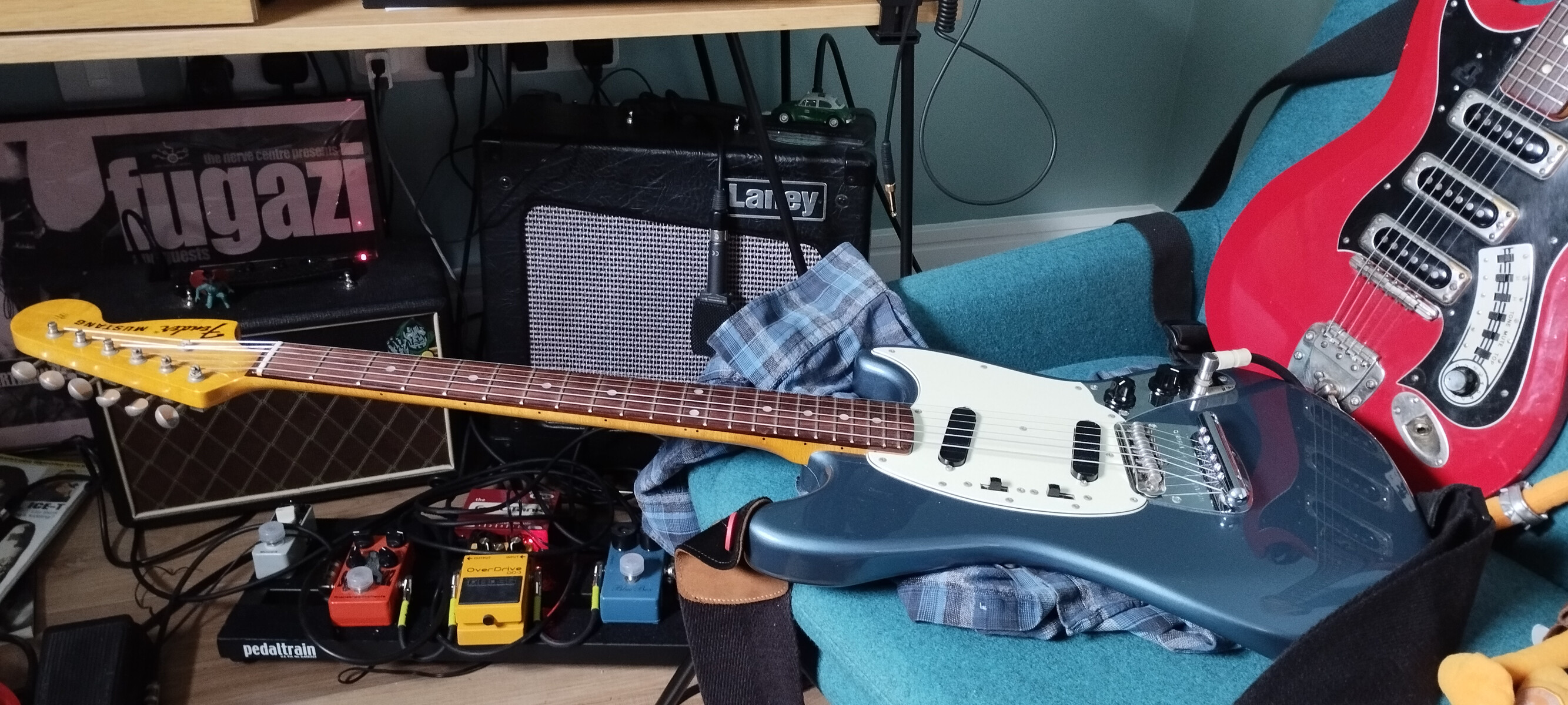 Hagstrom Music Gear Setup by ashtraycat featuring Fender Mustang MG69 and Hagström III